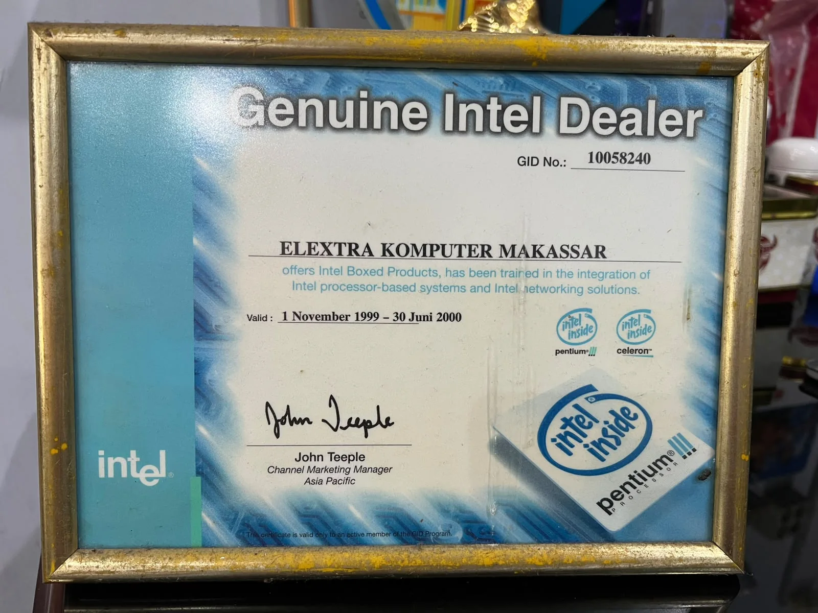 Sertifikat Genuine Intel Dealer untuk Elextra Komputer
